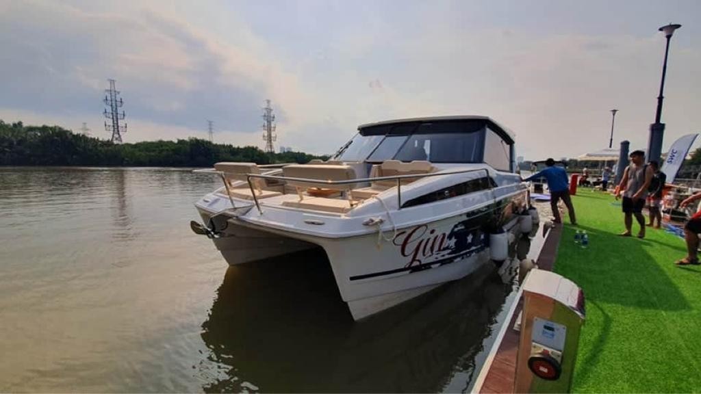 Used Power Center Console for Sale 2019 Aquila 36 Cruiser  